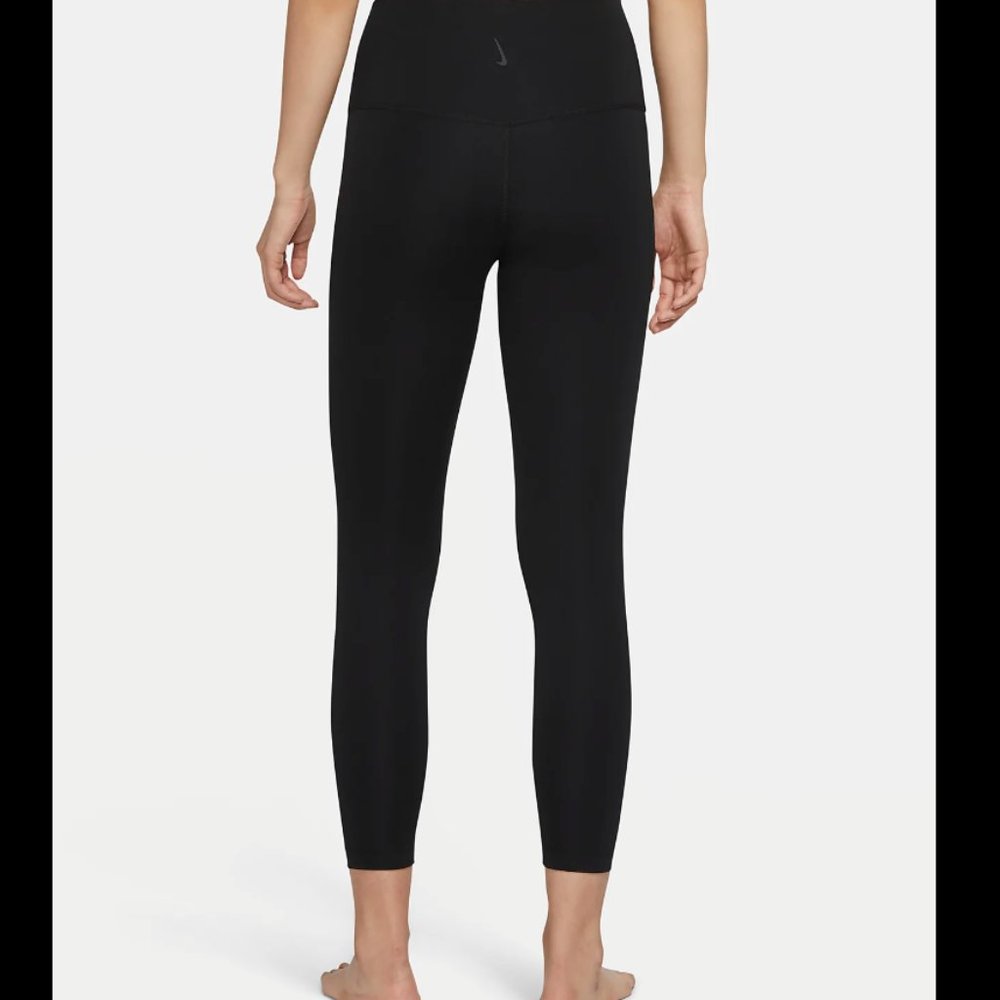 Nike Yoga Women's High-Waisted 7/8 Leggings Small